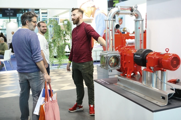italianexhibitiongroup03.jpg