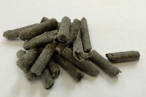 beeld4gedroogdezeefgoedpellets.jpg