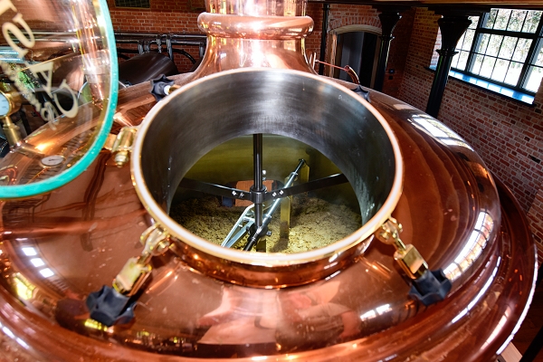 beeld12brouwerijhaeseveldheeftergmooiebrouwketels.jpg