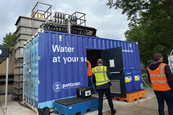 beeld2demembraanbioreactorbijbrouwerijhaachtblauwecontainer.jpg