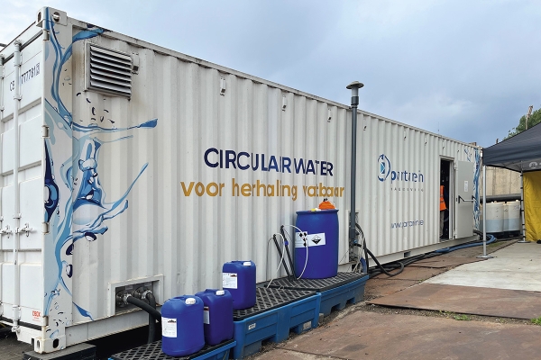 beeld3deroinstallatiebijbrouwerijhaachtwittecontainer.jpg